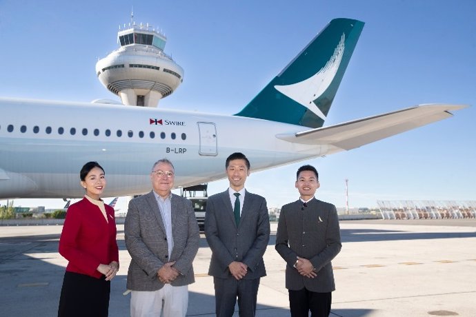 Cathay Pacific reanuda sus vuelos hacia España desde la pandemia tras un vuelo inaugural desde Madrid.