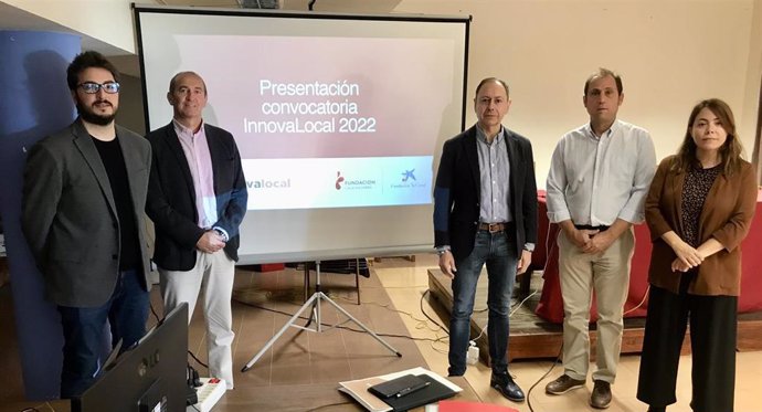 Imagen de los participantes en la presentación de InnovaLocal