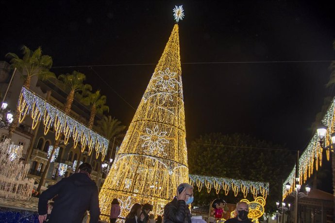 Archivo - Navidad en la Plaza de las Monjas de Huelva. Archivo. 