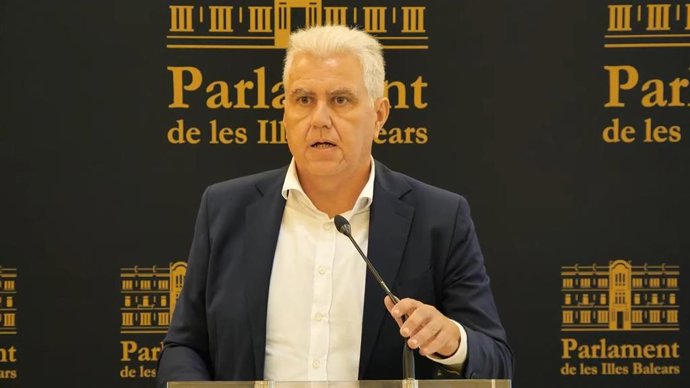 El portavoz de El PI, Josep Meli, valora el discurso de Armengol en el Debate de Política General.