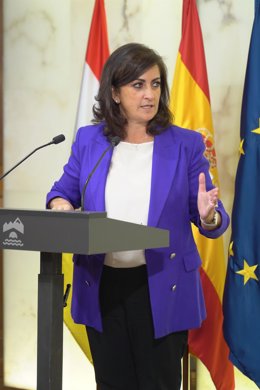 La presidenta del Gobierno de La Rioja, Concha Andreu, interviene en el Palacio del Gobierno riojano