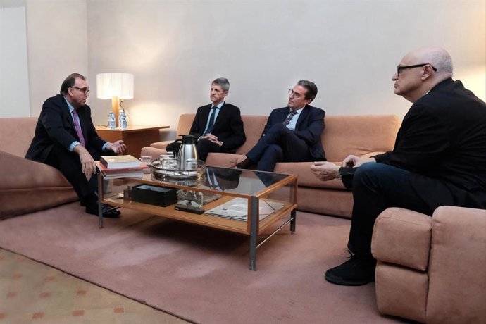 El presidente de la Fundación Unicaja, José M. Domínguez, y el consejero de Turismo, Cultura y Deporte, Arturo Bernal, junto al director general de la Fundación Unicaja, Sergio Corral, y el secretario general de Cultura de la Junta, Salomón Castiel.