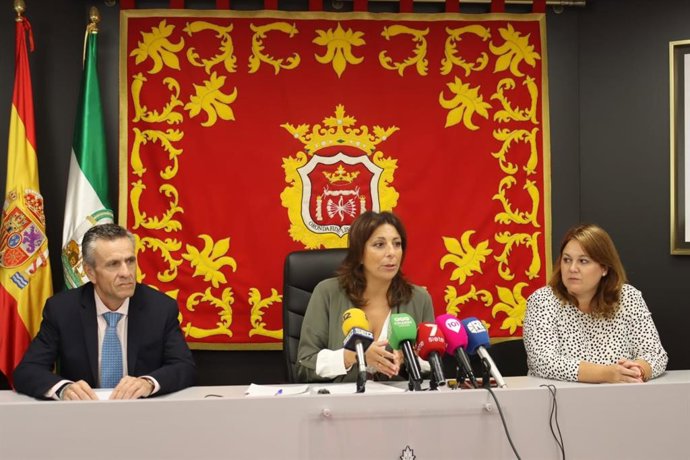 Presentación del acuerdo entre el Ayuntamiento de Ronda y la UNED para ofrecer tutorías presenciales en el grado de Educación Infantil