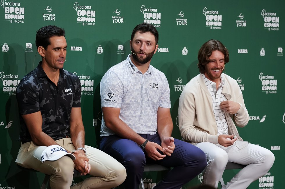 Jon Rahm, en el centro, junto a Rafa Cabrera-Bello (izda) y Tommy Fleetwood (dcha)