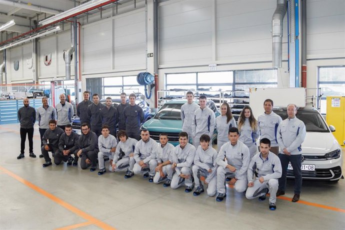 Monitores, alumnos y responsables de la compañía