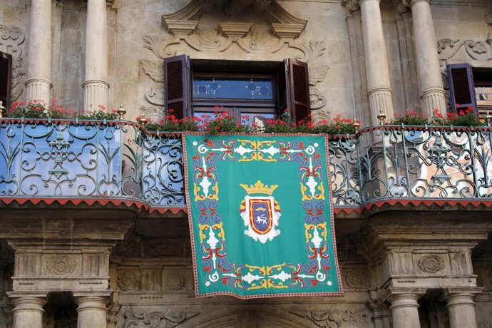 Fachada del Ayuntamiento de Pamplona.