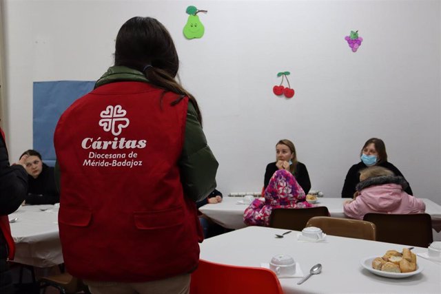 Archivo - Cáritas Badajoz atiende a refugiados ucranianos.