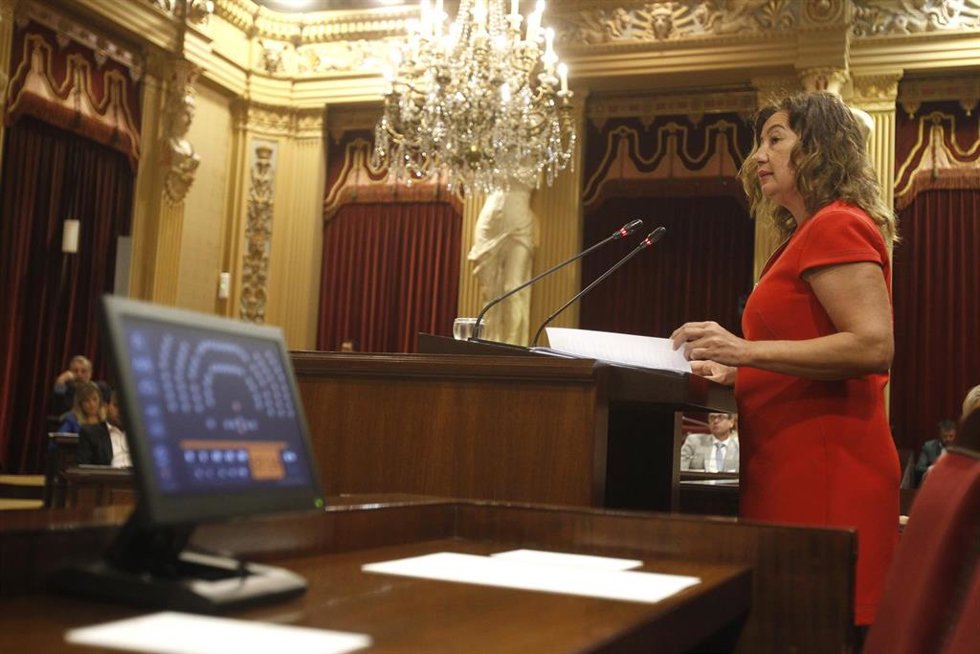 La presidenta del Govern balear, Francina Armengol, interviene durante el Debate de Política General en el Parlament.