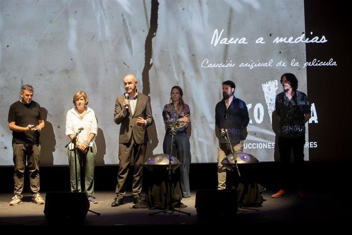 Presentación en el Teatro Alameda de 'Nana a medias', canción original para el documental 'Pico Reja. La verdad que la tierra esconde'.