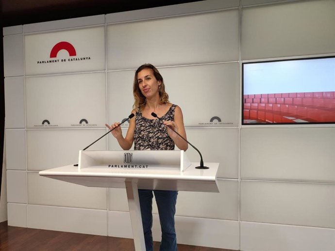 La diputada de la CUP en el Parlament Laia Estrada en rueda de prensa