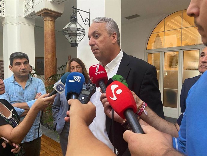 Ruiz Boix atiende a la prensa en una imagen de archivo.