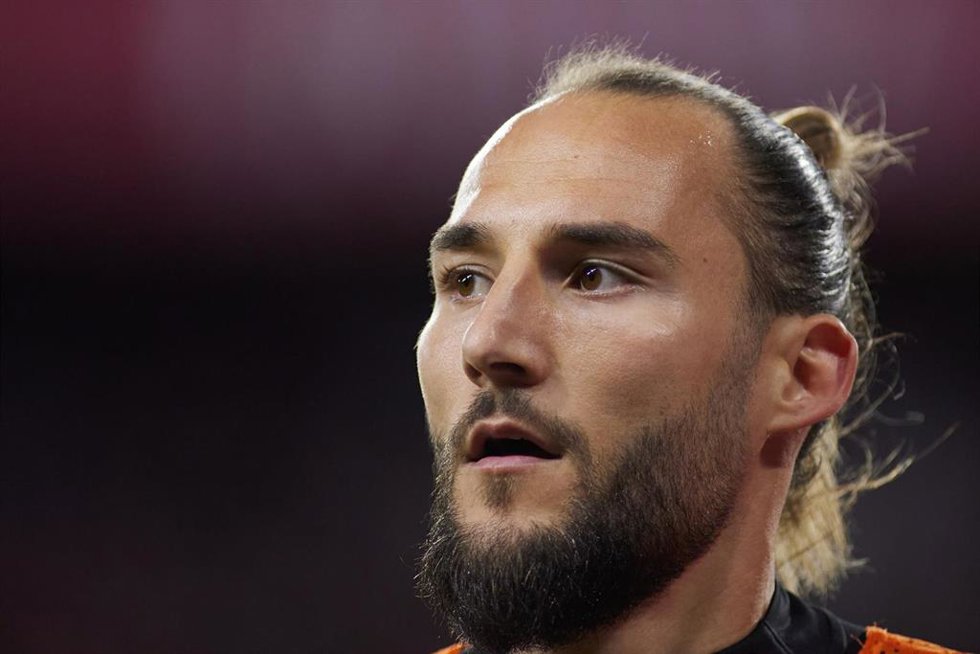 Archivo - El jugador del Sevilla Nemanja Gudelj. 