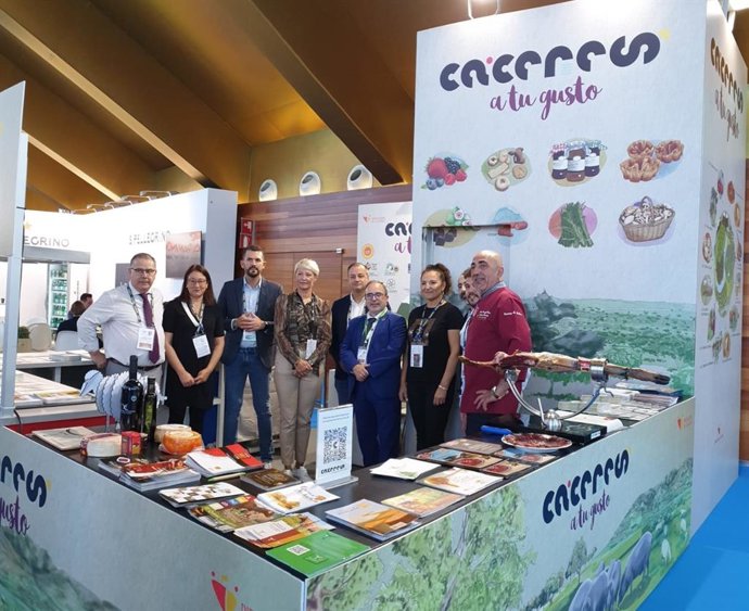 El diputado de la Diputación de Cáceres Álvaro Sánchez Cotrina ha viajado a la feria San Sebastián Gastronómika para promocionar los productos DOP e IGP