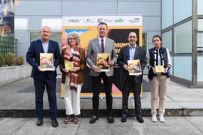 El Consejero De Medio Ambiente, Guillermo Blanco, Presenta La Campaña De Concienciación De Reciclaje 'El Mundo Necesita Un Giro', Junto Al Gerente De La Zona Norte De ECOEMBES, Fernando Blázquez