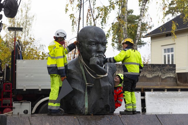 Finlandia retira su último monumento a Lenin, en la ciudad de Kotka