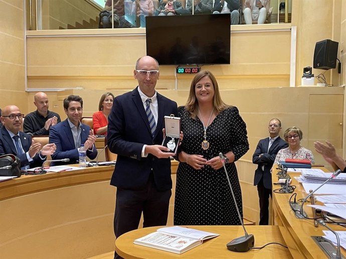 Berbel junto a la alcaldesa de Segovia.