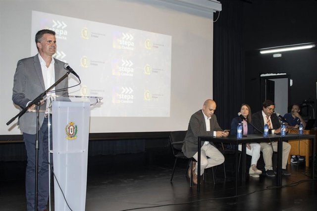 El alcalde de Estepa, Antonio Jesús Muñoz, ha sido el encargado de presentar esta iniciativa para fomentar el emprendimiento en el municipio.