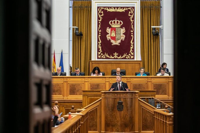 El presidente de Castilla-La Mancha, Emiliano García-Page, interviene en el Debate del Estado de la Región que se celebra en las Cortes de Castilla-La Mancha.