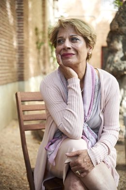 La escritora iraní Parinoush Saniee