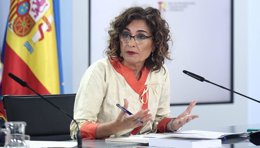 La ministra de Hacienda y Función Pública, María Jesús Montero, ofrece una rueda de prensa posterior al Consejo de Ministros, en el Palacio de La Moncloa, a 4 de octubre de 2022, en Madrid (España). El Gobierno ha aprobado este martes el proyecto de ley d