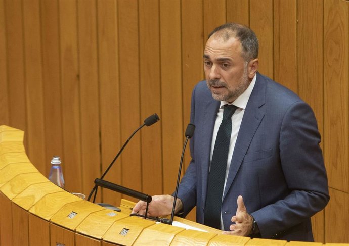 Julio García Comesaña comparece en el pleno.