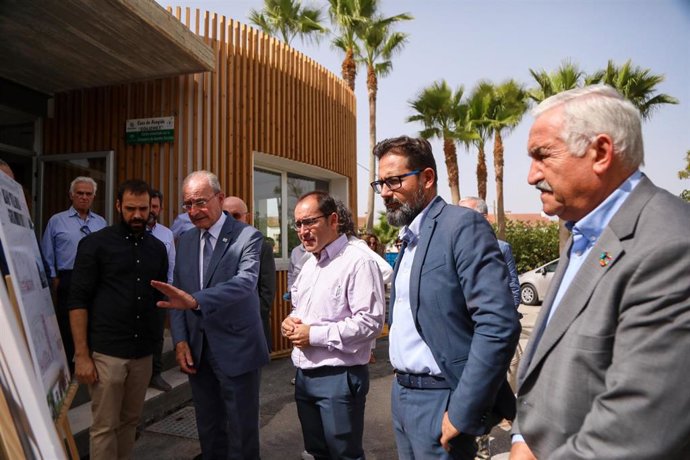 Acto de la firma del convenio de colaboración entre Ayuntamiento y Cáritas Málaga para la rehabilitación de la Casa Colichet