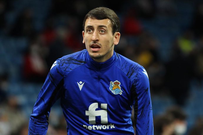 Archivo - Mikel Oyarzabal of Real Sociedad warms up during the spanish league, La Liga Santander, football match played between Real Madrid and Real Sociedad at Santiago Bernabeu stadium on March 05, 2022, in Madrid, Spain.