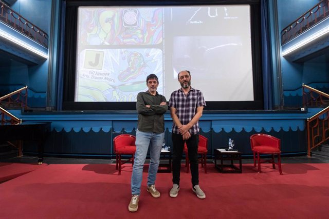 El director de Filmoteca Española, Josetxo Cerdán, y el compositor y vocalista de Los Planetas, J, en la presentación del proyecto de musicalización de películas del archivo de Iván Zulueta.