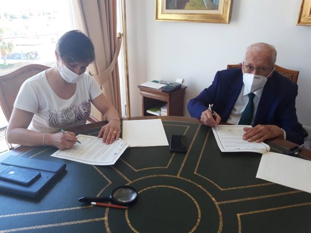 Archivo - Imagen de archivo de García-Lomas en la firma de un convenio con la Fundación del Olivar