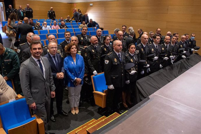 Autoridades en el acto del Día de la Policía en Santiago