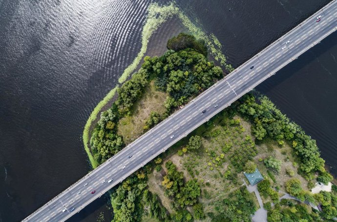 In 2021, 100% of IDB Invests bond issuances were sustainable, social or green. This inaugural report integrates all thematic bonds issued by IDB Invest in a single place and publishes actual impact metrics rather than expected metrics.
