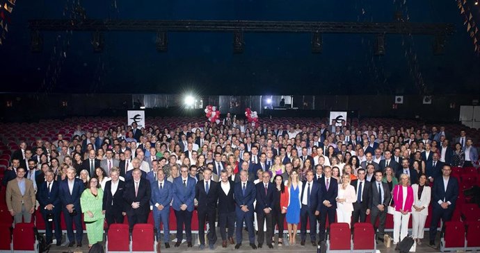 Ibercaja reconoce la fidelidad y compromiso de 476 empleados que cumplen 25 y 40 años de antigüedad en la entidad