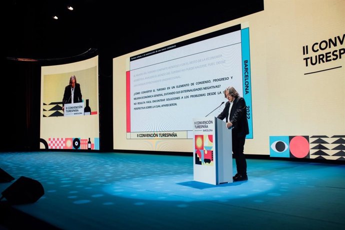 El concejal de Turismo e Industrias Creativas, Xavier Marcé, en la convención Turespaña.