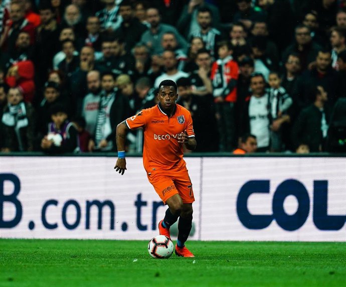 Archivo - El exdelantero brasileño Robinho durante un partido con el Basaksehir turco