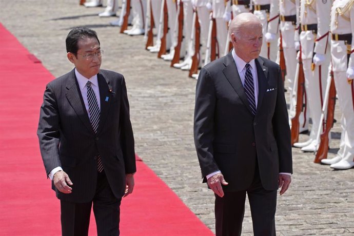Archivo - El primer ministro japonés, Fumio Kishida, y el presidente de Estados Unidos, Joe Biden