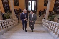 Moreno y Muñoz acuerdan crear una "mesa institucional" con el Estado para abordar las "singularidades" de Sevilla
