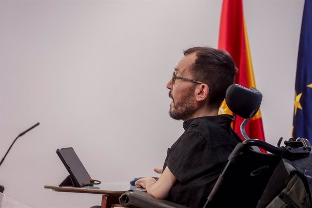 El portavoz de Unidas Podemos en el Congreso, Pablo Echenique, ofrece una rueda de prensa previa a la Junta de Portavoces, en el Congreso de los Diputados, a 4 de octubre de 2022, en Madrid (España).