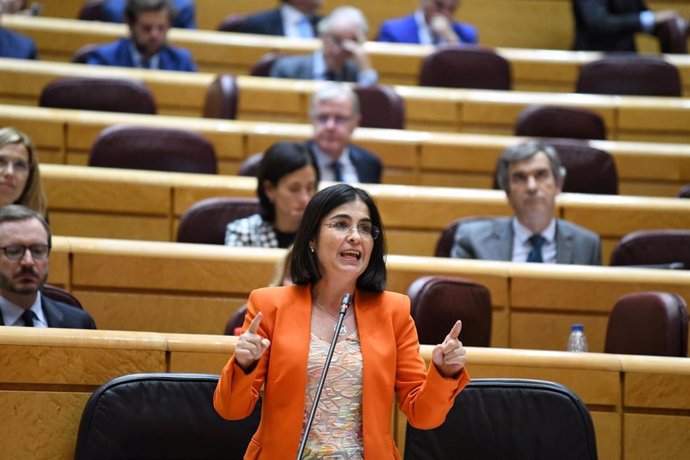 La ministra de Sanidad, Carolina Darias, interviene en una sesión de control al Gobierno en el Senado, a 4 de octubre de 2022, en Madrid (España).