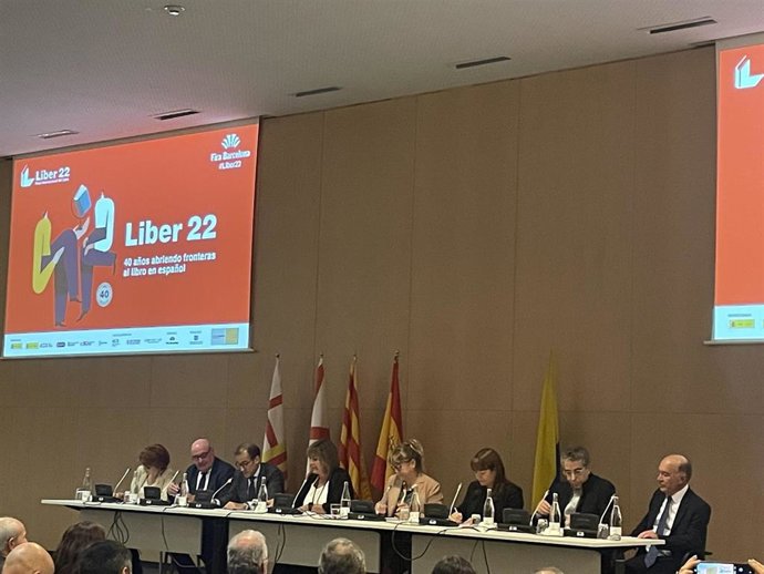 Inauguración del salón Liber, con la consellera Natlia Garriga, la alcaldesa Núria Marín, el teniente de alcalde Jordi Martí, la directora general del Libro María José Gálvez y el presidente de la FGEE Daniel Fernández