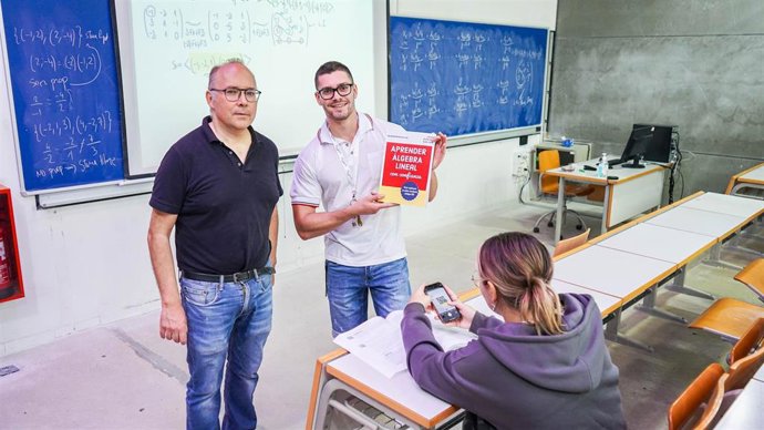 El profesor de la UPCT Juan Medina presenta su nuevo libro