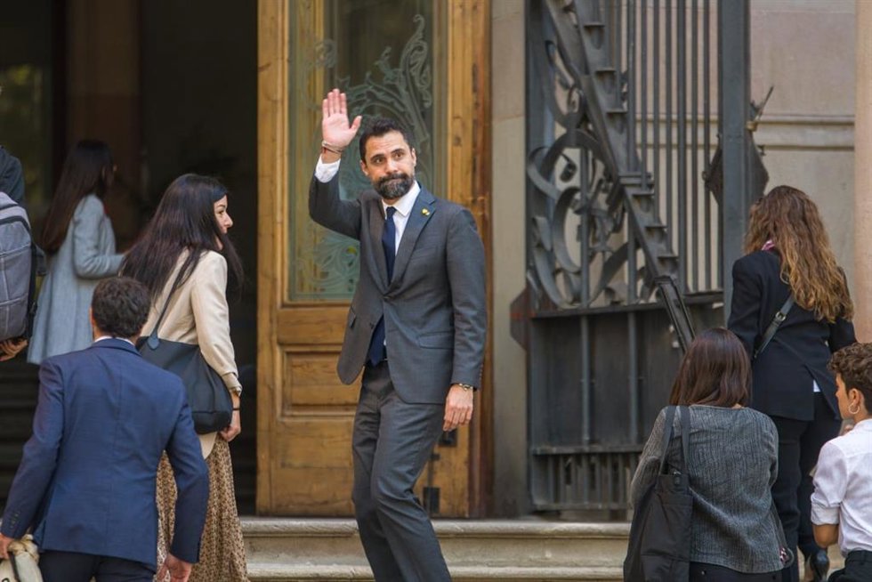 El conseller de Empresa y Trabajo de la Generalitat, Roger Torrent, entrando al TSJC el día de su juicio por presunta desobediencia