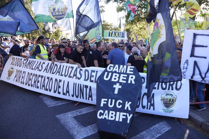 Protestas del sector del taxi por el decreto andaluz de VTC
