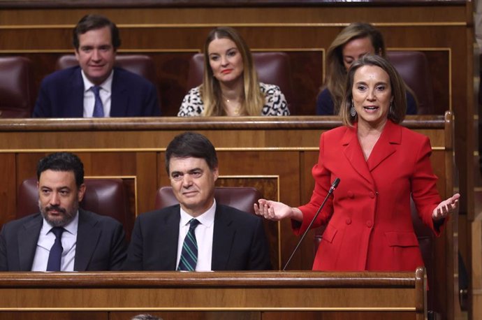 La portavoz del PP en el Congreso, Cuca Gamarra, interviene durante la sesión de control al Gobierno del Pleno del Congreso, a 5 de octubre de 2022, en Madrid (España). 