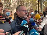Costa assisteix al judici a la Mesa de Torrent vestit amb toga per autodefensar-se