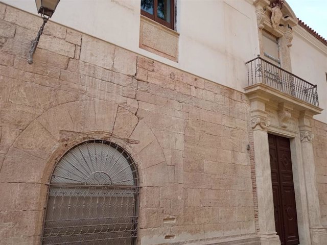 Entrada del Hospital Provincial Santa María Magdalena de Almería.
