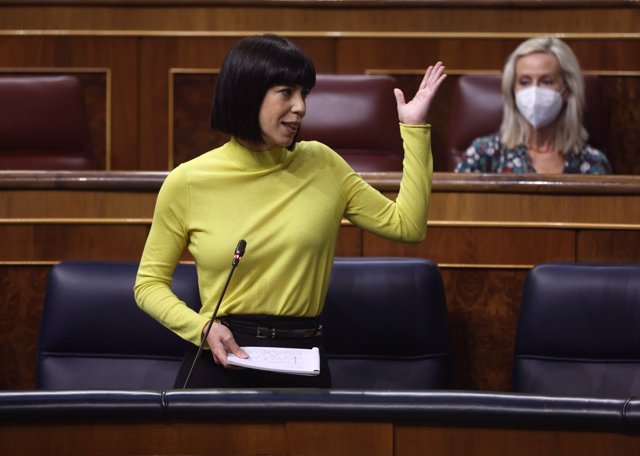 La ministra de Ciencia e Innovación, Diana Morant, interviene durante la sesión de control al Gobierno del Pleno del Congreso, a 5 de octubre de 2022, en Madrid (España). 