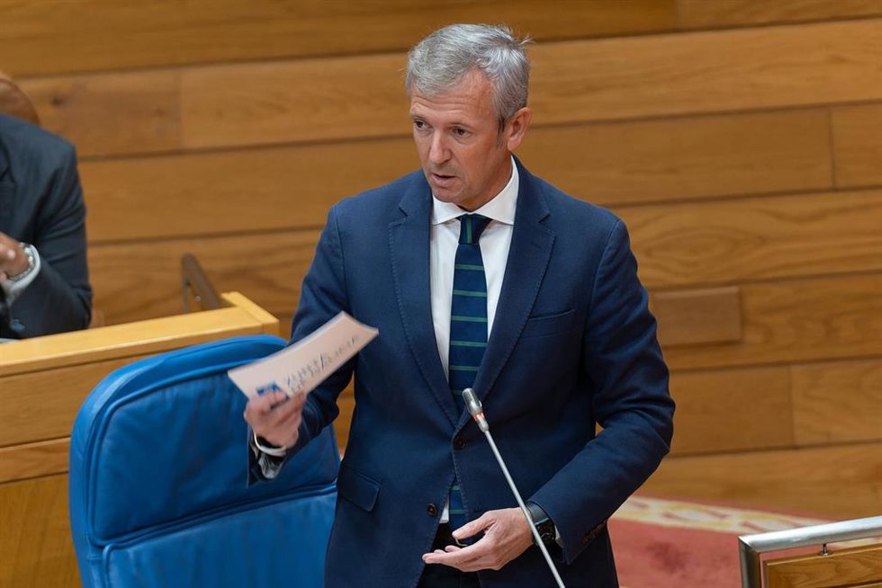 El presidente de la Xunta, Alfonso Rueda, en la sesión de control del Parlamento gallego.