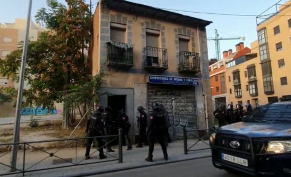Desalojan sin incidentes a 11 personas de un edificio municipal okupado en Tetuán