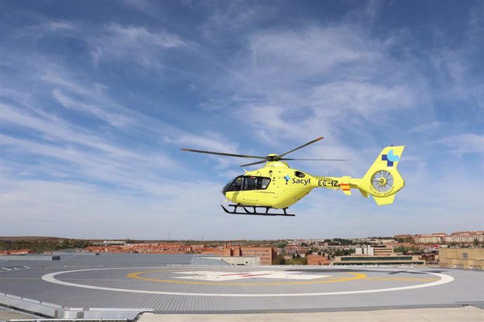 Helicóptero en el helipuerto del hospital de Salamanca.
