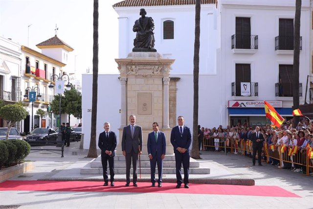 El ministro Fernando Grande Marlaska; el Rey Felipe VI; el presidente de la Junta, Juanma Moreno, y el alcalde de Lebrija, Pepe Barroso, en los actos organizados con motivo del V Centenario de Elio Antonio de Nebrija.